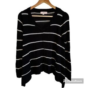 Pink Republic woman’s sweater large black‎ and white